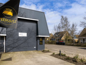 B&B Friesland Weeruusz parkeerplaats